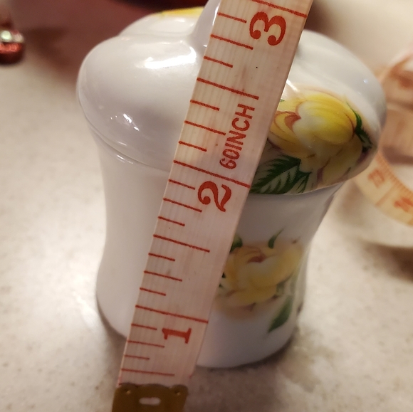 Vintage Hand painted Porcelain Yellow Rose Trinket box - Picture 2 of 9